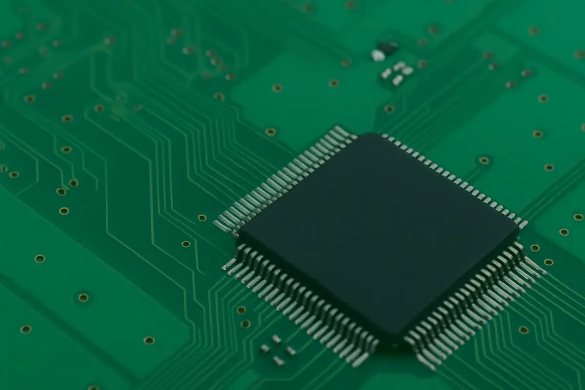Close-up image of circuit board and chip used to install 35-ds3chipdus3.
